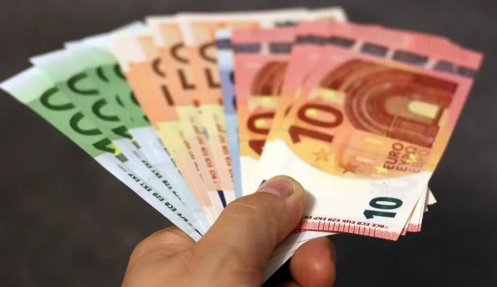 Sex workers accused of scamming young man in Baden for tens of thousands of euros